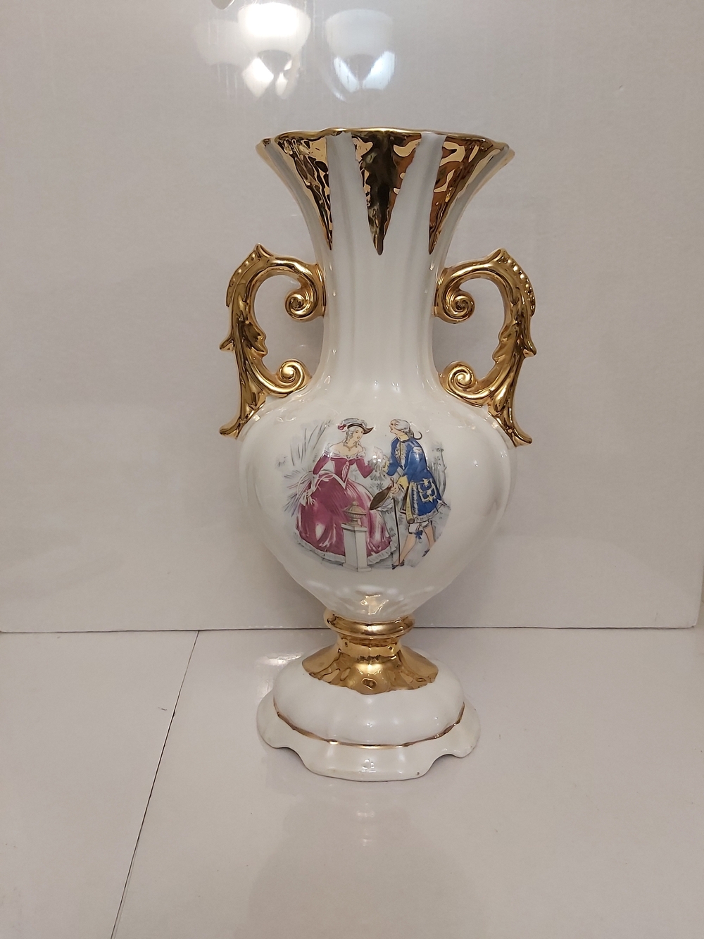 Elegant White and Gold Porcelain Decorative Urn Vase